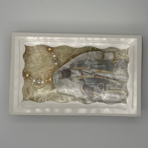 Handmade Handcrafted Oyster Shell Ornament – Holy Family Nativity Scene - Picture 8 of 8